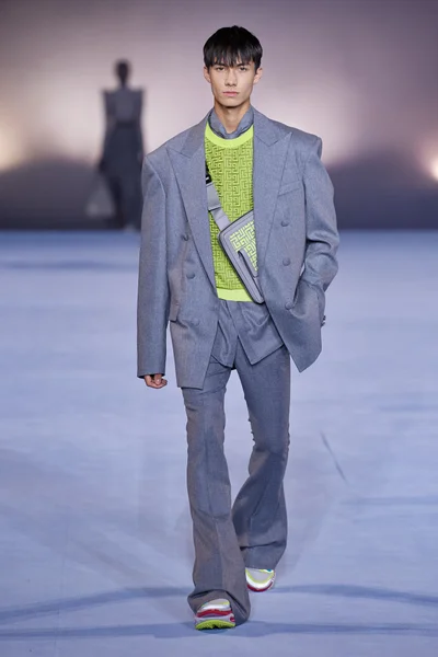 Look 50